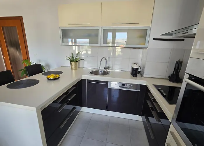 Sunrise Penthouse Znjan 아파트