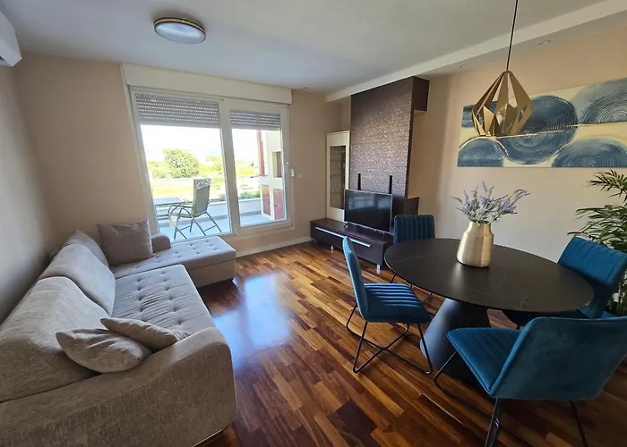 Sunrise Penthouse Znjan 아파트